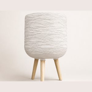 Macetero con Patas de Madera